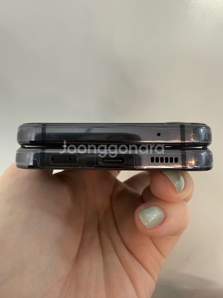 센터수리)갤럭시Z플립4 256GB Y1010--3