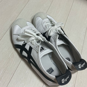 오니츠카타이거 멕시코 66 검흰 255 박스있음