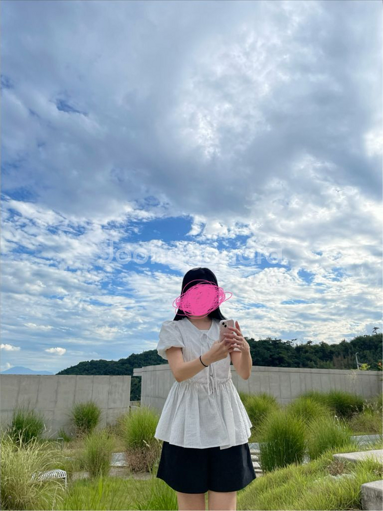 하네 뮤제스트랩 퍼프 블라우스 판매해요--1