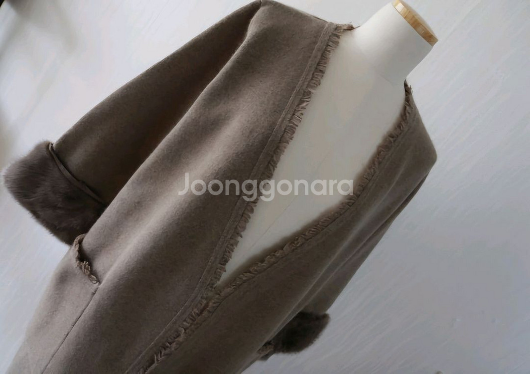 밍크 캐시미어 코트 바이윰 리틀블랙 라밤바룸 어라운드율--3