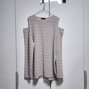 김아홉 모래하우스 스트라이프 어깨트임 오프숄더 니트