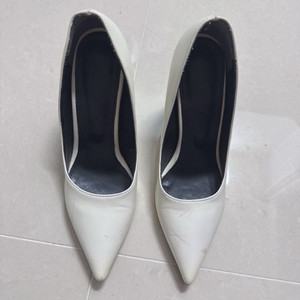 화이트 펌프스245