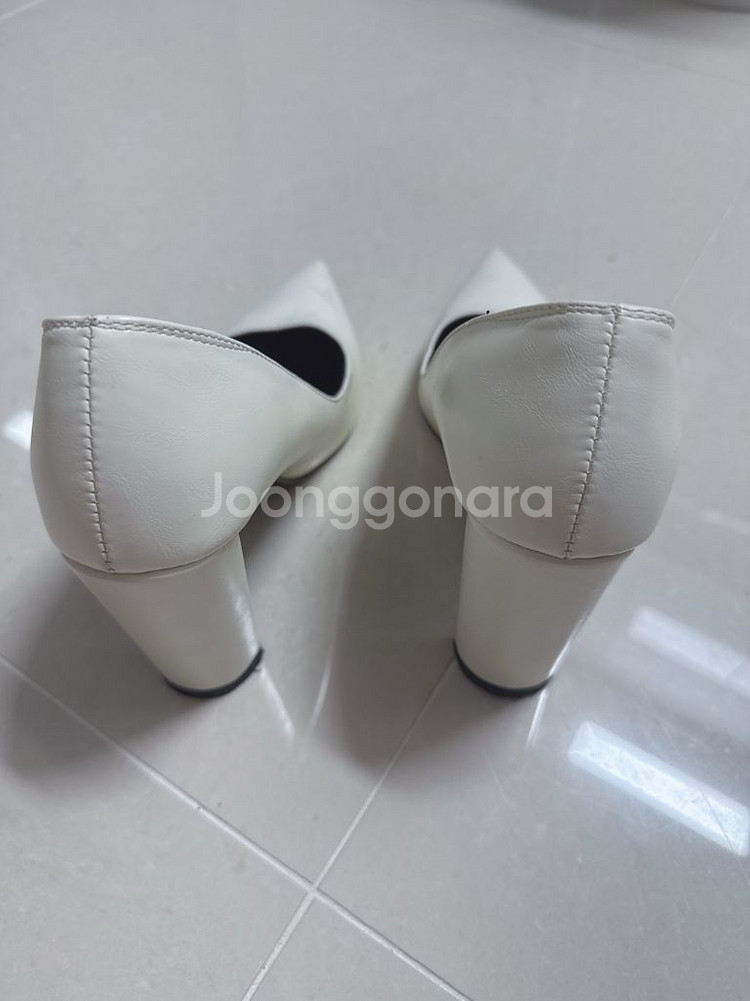 화이트 펌프스245--2