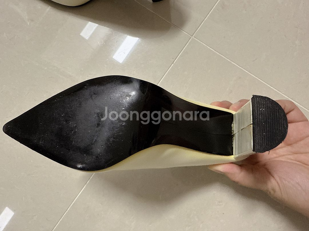 화이트 펌프스245--4