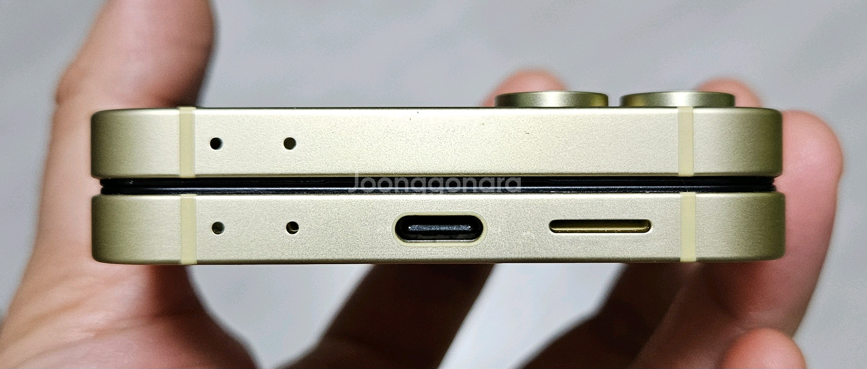 갤럭시 Z플립6 옐로우 256GB A급 싸게 팝니다.--4