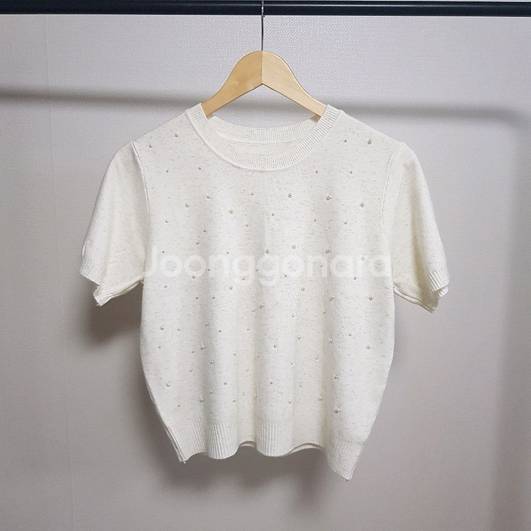(새상품)아이보리 진주 반팔 니트티--0