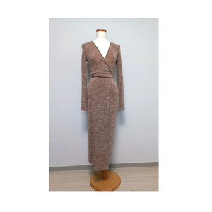 베이지 니트 긴팔 랩 원피스 (새상품)