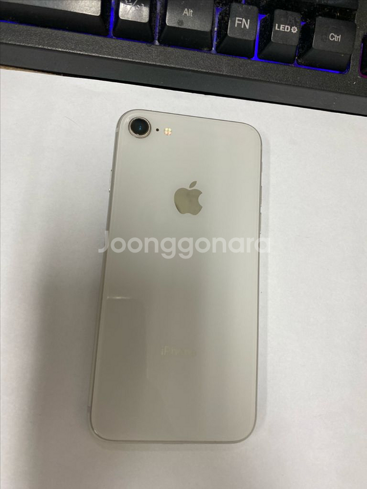 아이폰8 실버 외관깔끔 64GB 인스타 감성폰--0