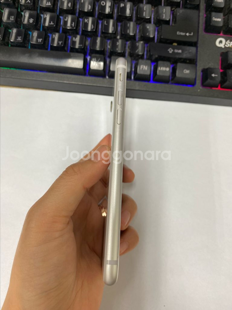 아이폰8 실버 외관깔끔 64GB 인스타 감성폰--4