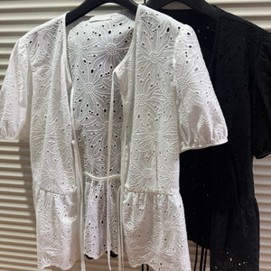 비클라 블라우스