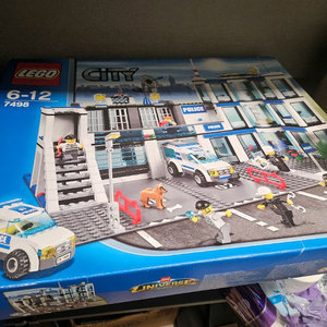 레고 시티 7498 경찰서 미개봉 22만원에 팔아요!