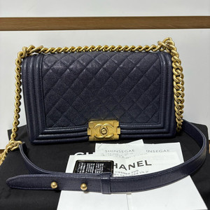 샤넬 보이백 미듐 캐비어 다크네이비 엔틱금장 백화점구매