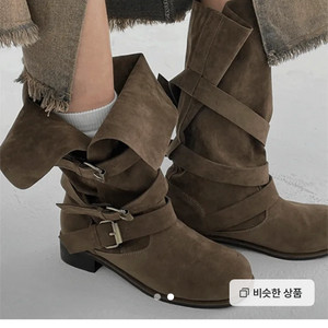 블랙업 스웨이드 버클 미들 부츠 230