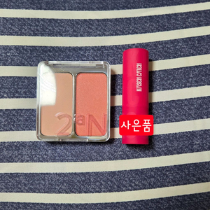 새상품 투에이엔 듀얼치크 쥬시 피치 + 립스틱