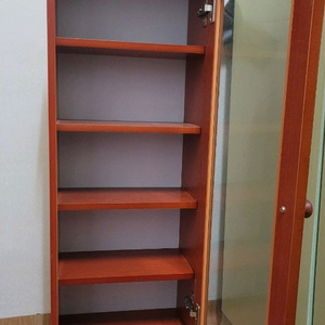 유리 장식장, 나무 진열장
