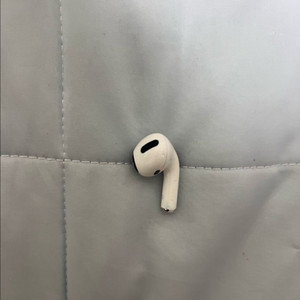 에어팟 프로1 오른쪽 팔아요(택포)