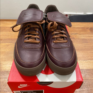 너무 예쁜 버건디 카멜칼라 가죽 나이키 킬샷 운동화