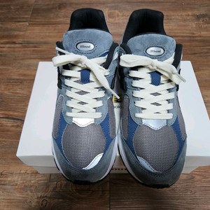 뉴발란스 2002 자운드 250 판매합니다.