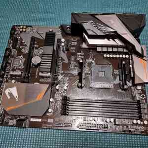 GIGABYTE B450 AORUS