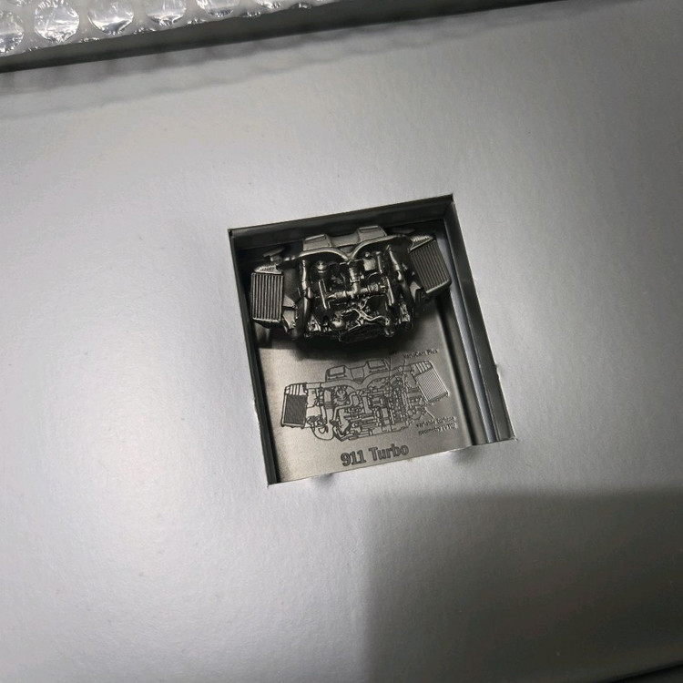 포르쉐 911 터보 엔진 모형--2