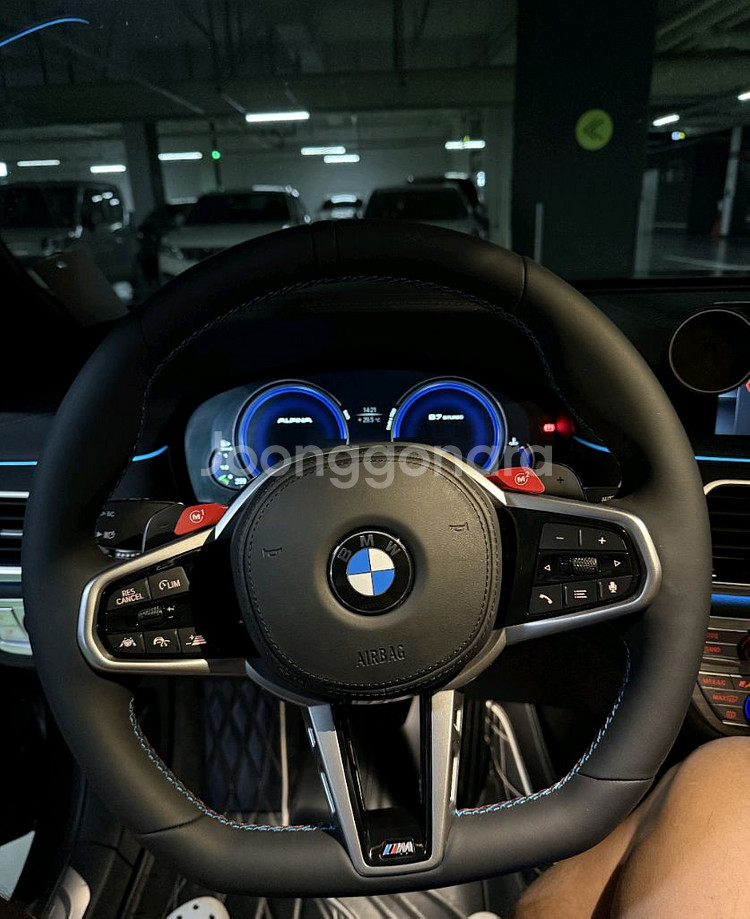 bmw id6 신형 d컷 m핸들 팝니다(새상품)--1