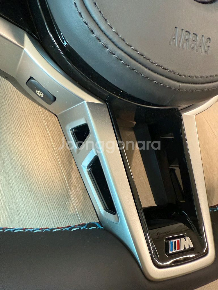 bmw id6 신형 d컷 m핸들 팝니다(새상품)--3