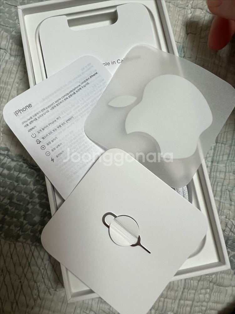 [액정 파손] 아이폰 15 프로 화이트 128GB--9