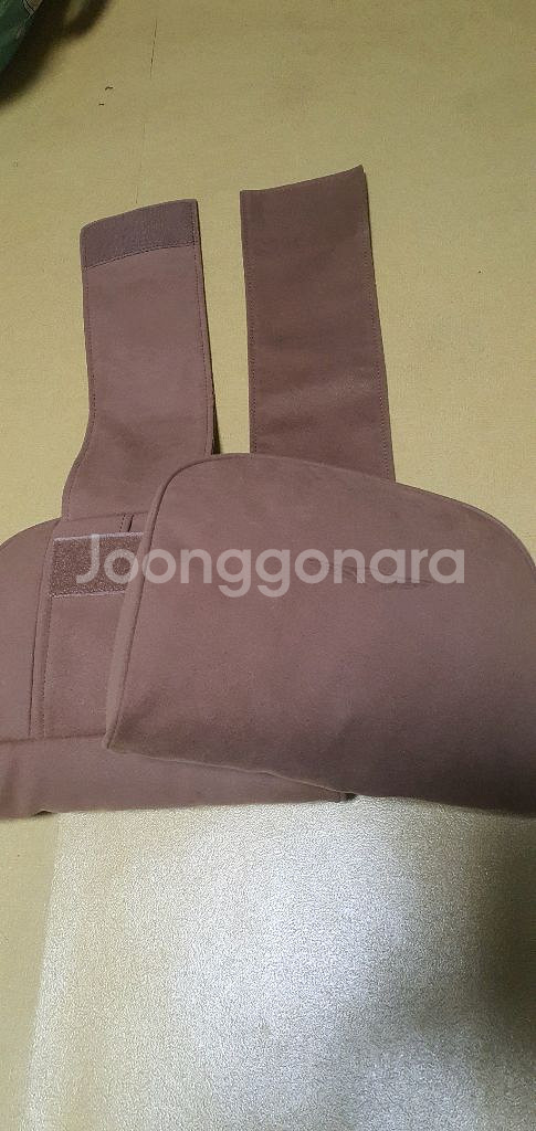 제네시스 GV80 뒷자석 목베게 입니다--0