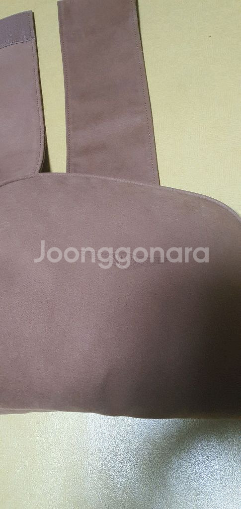 제네시스 GV80 뒷자석 목베게 입니다--1