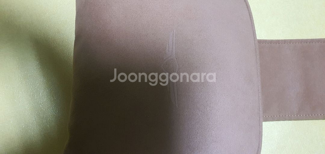 제네시스 GV80 뒷자석 목베게 입니다--4