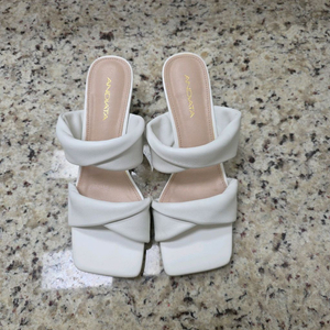 ANDIATA 브랜드의 힐 샌들 255