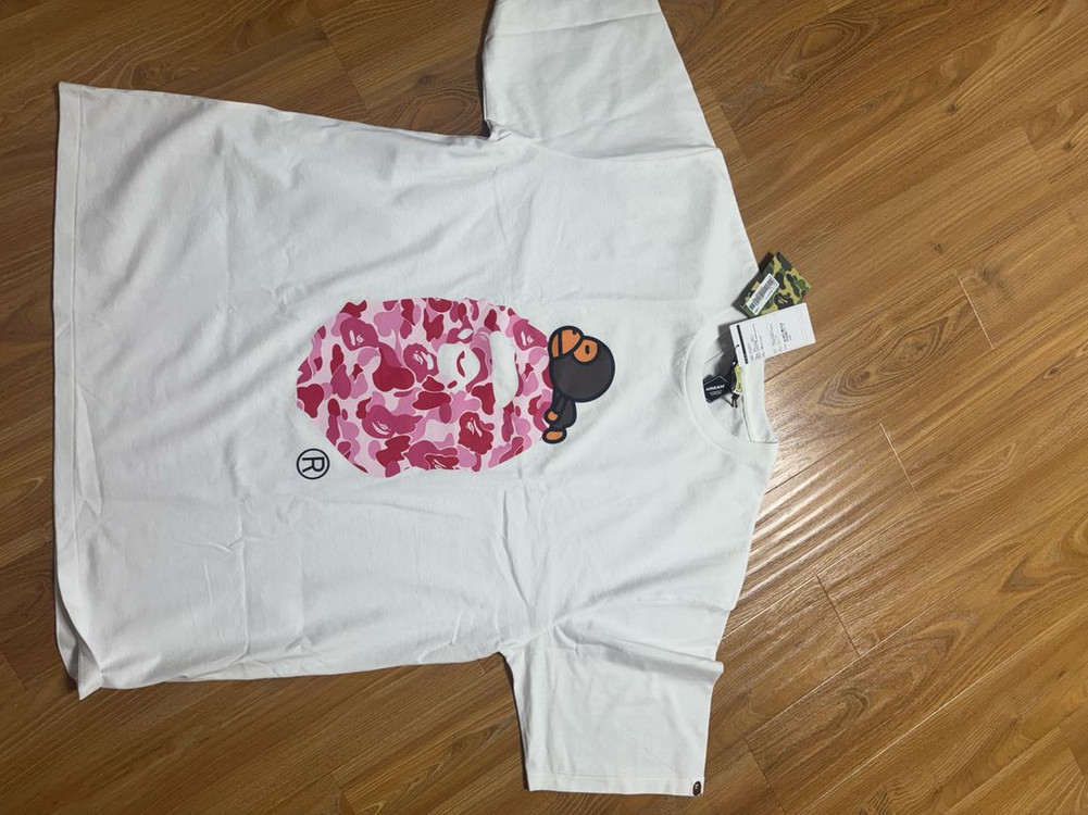 베이프 반팔티 이미지