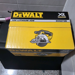 디월트 충전 원형톱 새것 팜