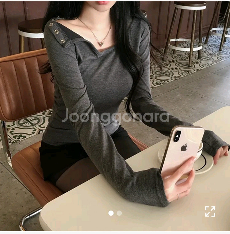 에이블리 반오픈숄더 티셔츠--0