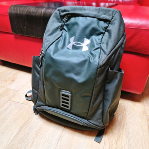 언더아머 카키색 백팩 배낭가방