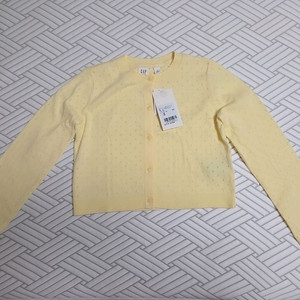 (새상품)갭키즈 여아 펀칭 가디건 M사이즈(8-9세)