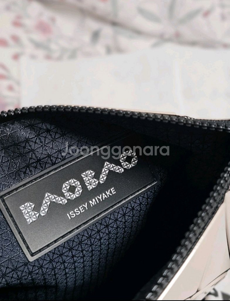 바오바오 baobao 이세이미야케 루센트 베이지 크로스--4