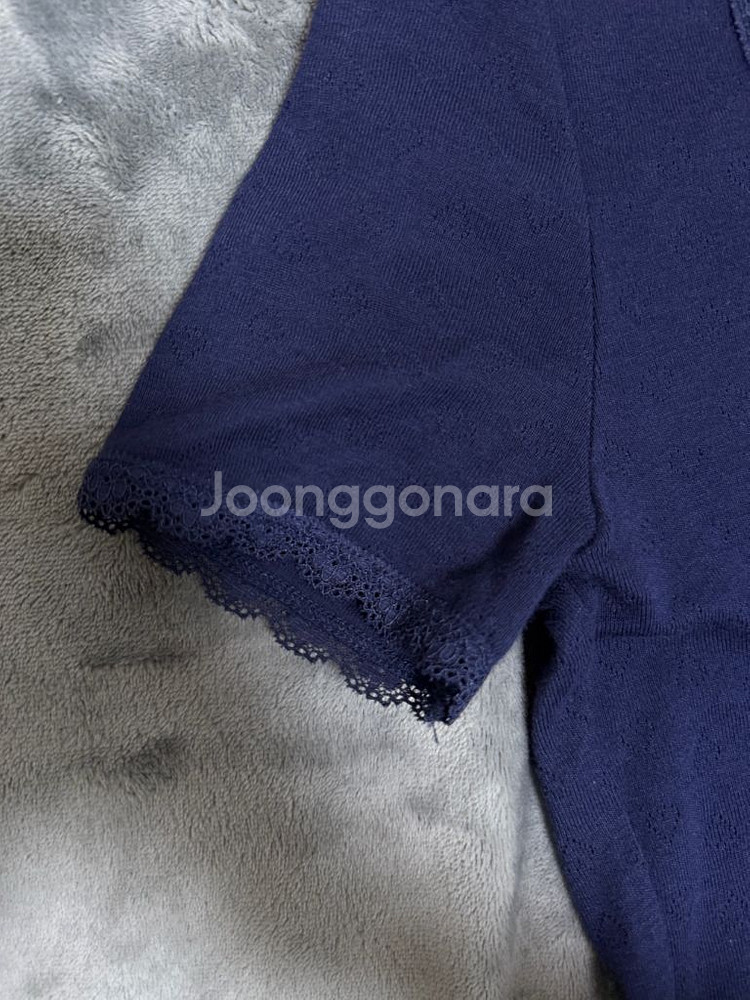 앤아더스토리즈 네이비 반팔 티셔츠 정품--1