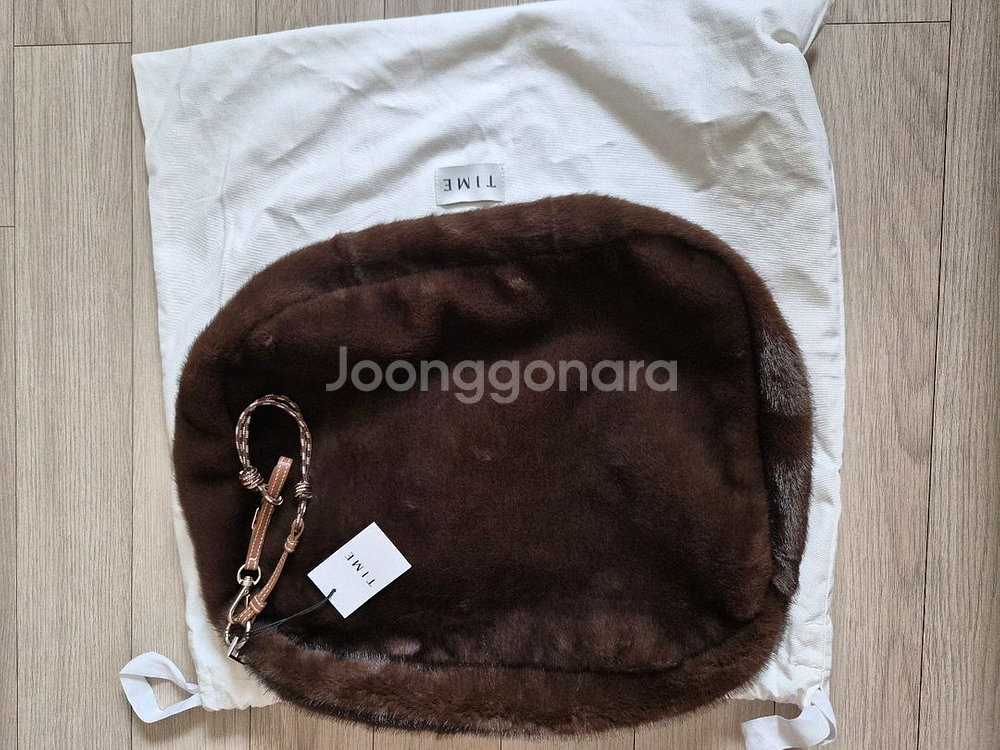 (가격인하)타임 퀼팅 구스다운 패딩과 에코퍼 클러치--6