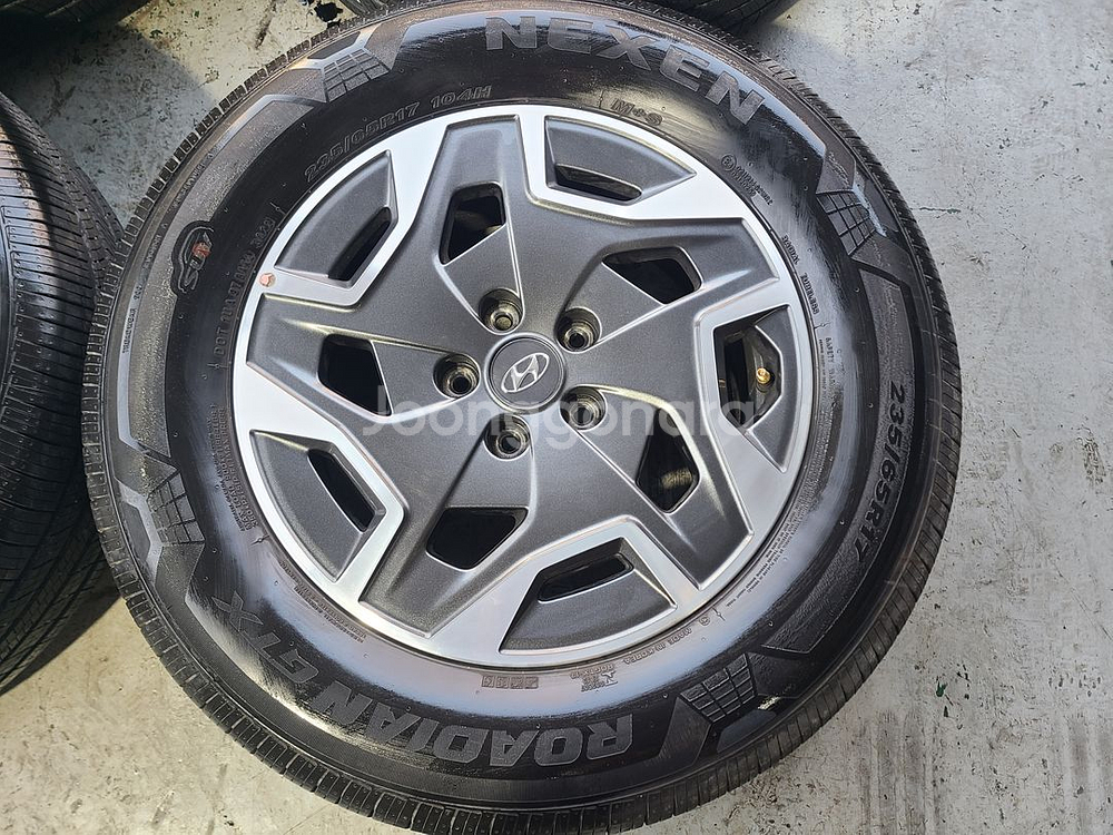 임판 싼타페 하이브리드 17인치 휠타이어 235 65--4