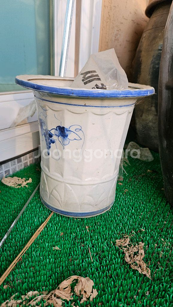 도자기화분 21개와 받침대 일괄판매합니다--1