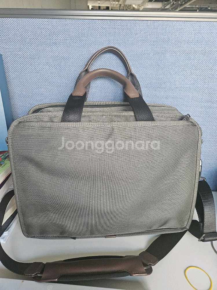 투미 노트북 서류가방 브리프 팝니다. 확장형 그레이--1