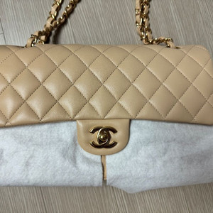 샤넬 클래식 미디움 베이지 램스킨