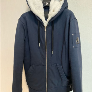 무스너클 버니스웨터