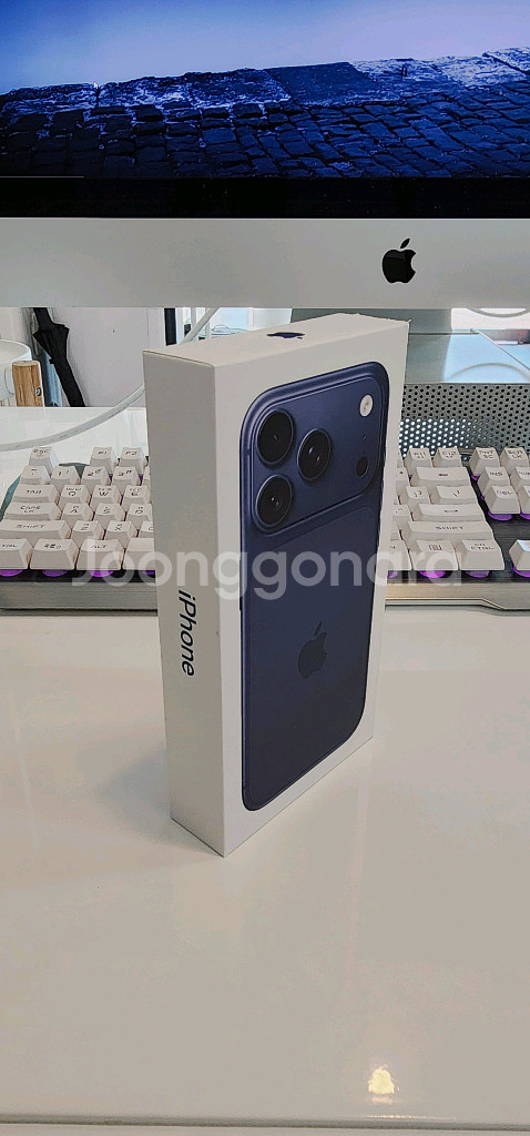 아이폰17 프로 256gb 딥블루 미개봉 자급제팝니다.--1