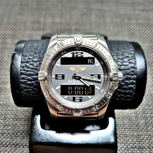 브라이틀링 에어로스페이스 쿼츠 42mm