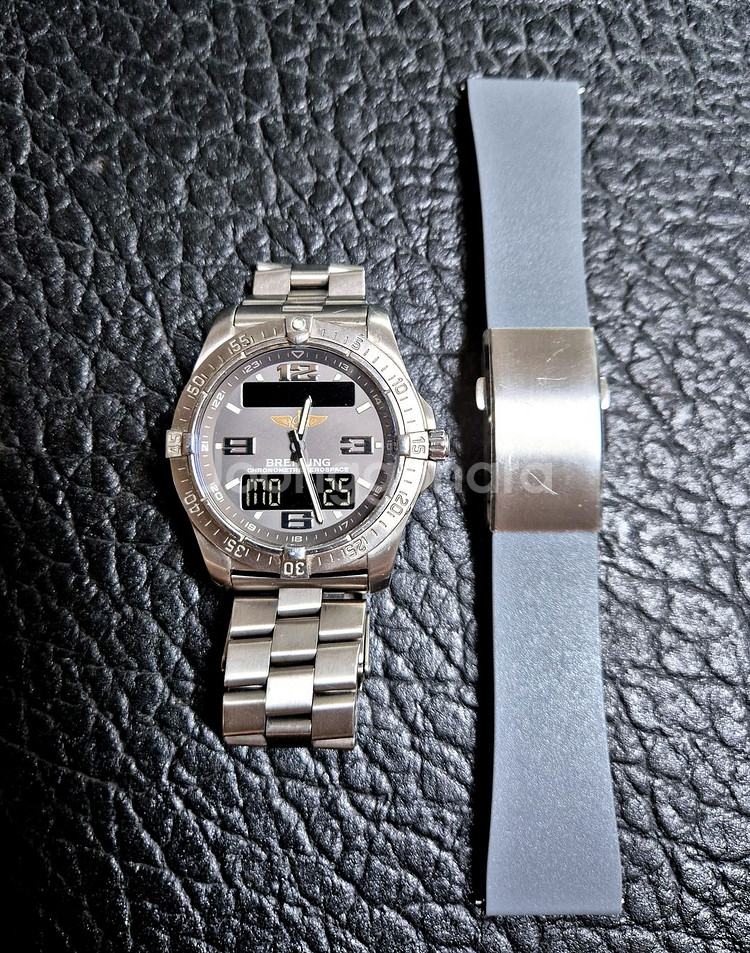 브라이틀링 에어로스페이스 쿼츠 42mm--8