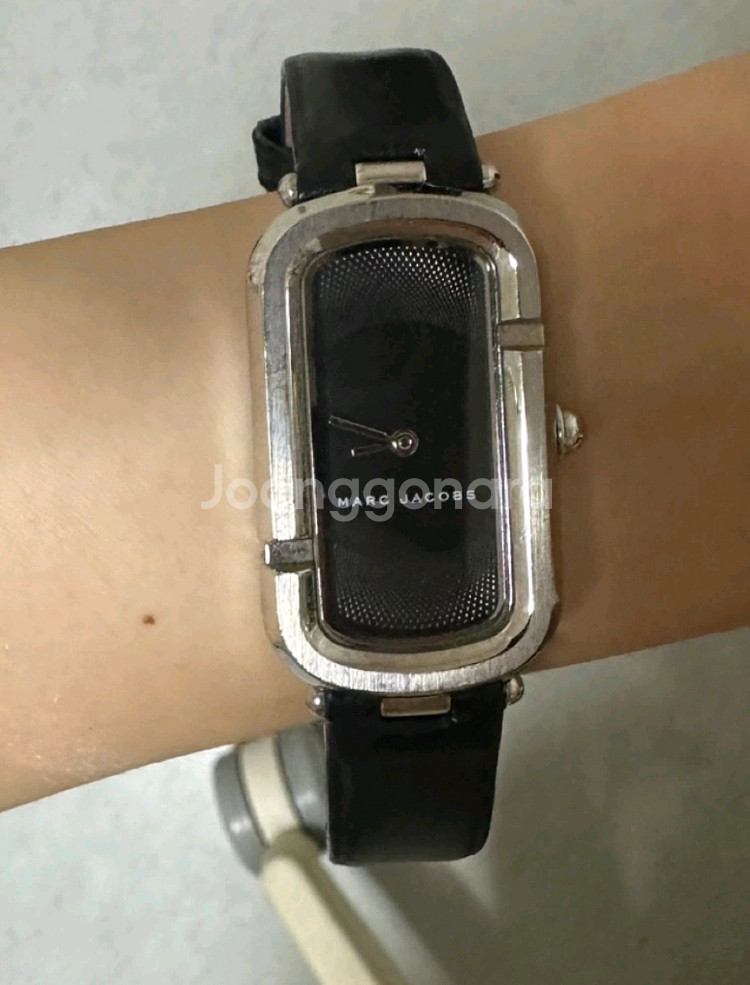 마크제이콥스 블랙 가죽 여성시계--8