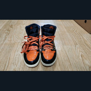 나이키 조던1 레트로 하이 백보드 3.0 255 사이즈
