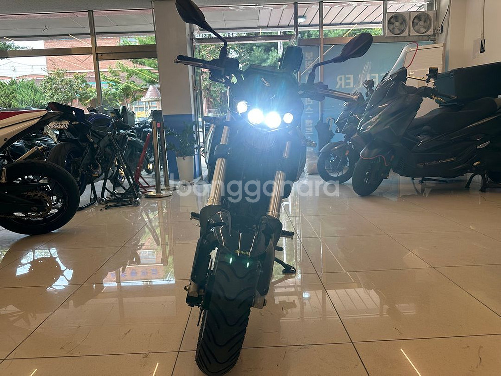 베넬리 TNT 125cc 23년식 2천km 판매합니다.--0